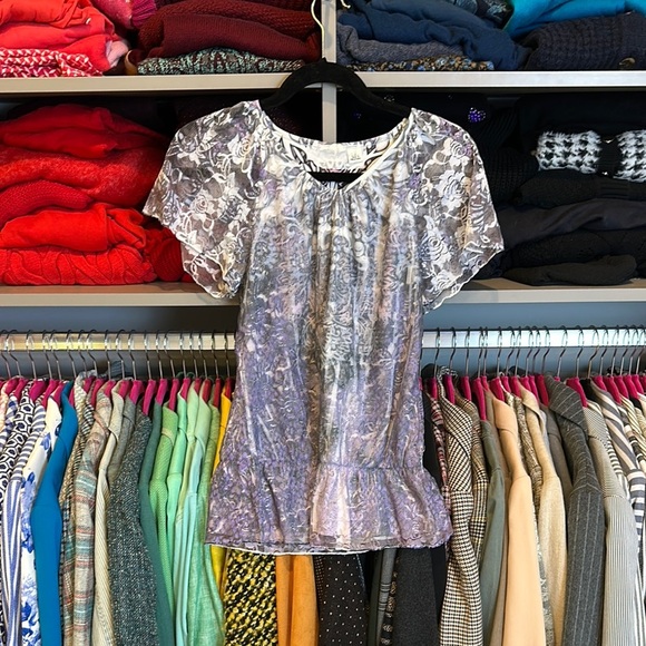 Unbranded gray/lavender print short semi sheer lined v neck top size S - Picture 1 of 3